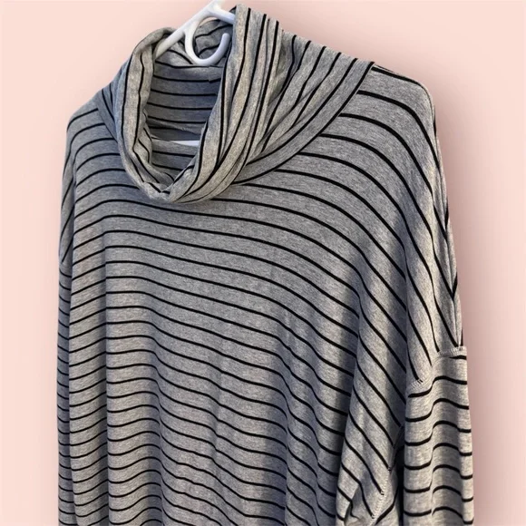 Liz Claiborne Long Sleeve Pullover Turtleneck Top - Picture 4 of 9